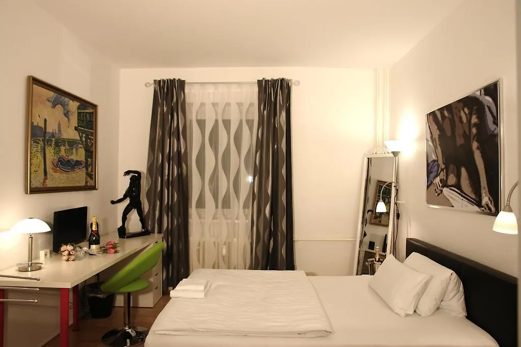 Bananas Hotel And Guesthouse Berlin 0*,