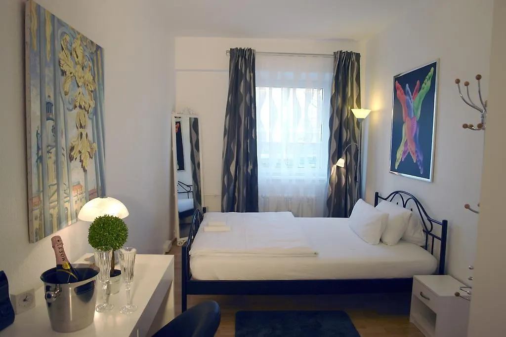Bananas Hotel And Guesthouse Berlin
