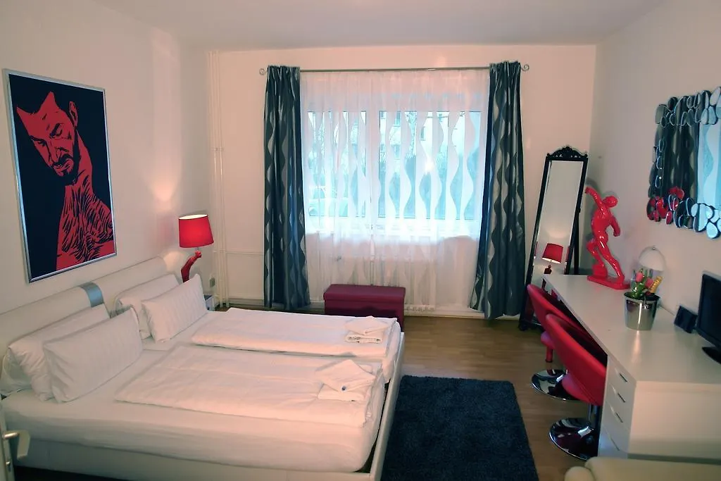 Konukevi Bananas Hotel And Guesthouse Berlin